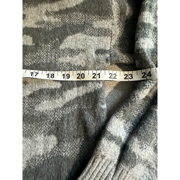 William Rast | Medium | Long Open Front Cardigan Gray‎ Camo draped camouflage - Picture 4 of 6